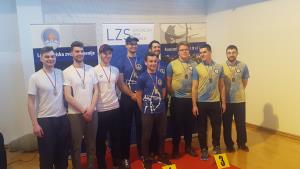 ekipa člani absolutno ukrivljeni lok (levo)